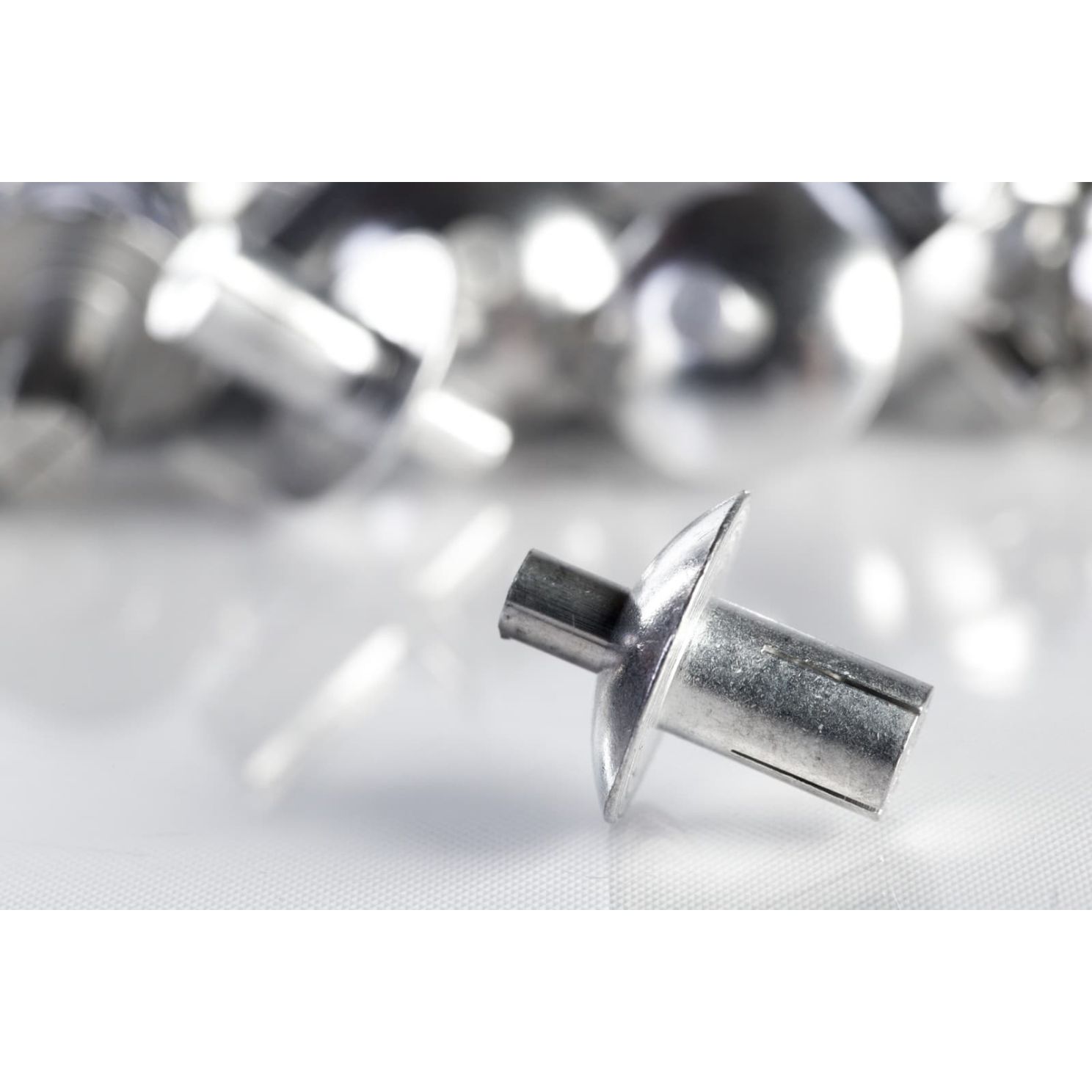 Poly Tech 1/4'' x 1/4'' Poly Skid Rivets